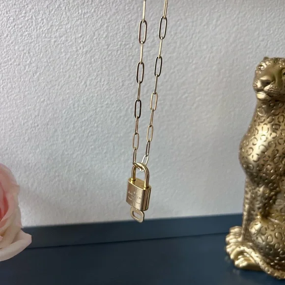 LOUIS VUITTON Padlock WITH chain 🌟 - Picture 3 of 7